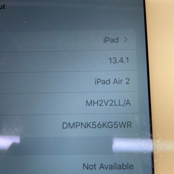 Apple iPad Air 2nd Generation 16GB in Silver cracked screen - Picture 4 of 7